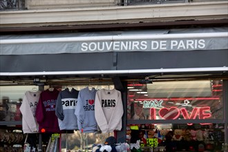 Paris, boutique de souvenirs