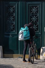 Paris, delivery man of the Deliveroo company