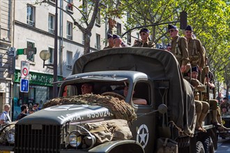 Défilé de commémoration du 75e anniversaire de la Libération de Paris, avenue du Général Leclerc