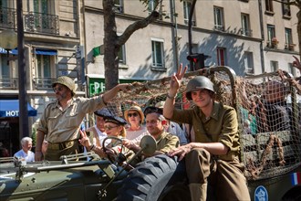 Défilé de commémoration du 75e anniversaire de la Libération de Paris, avenue du Général Leclerc