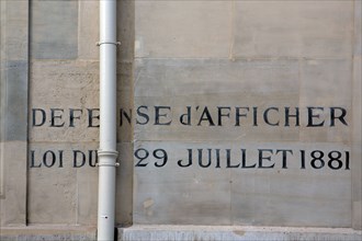 Paris, graffiti on a wall that reads 'Défense d'afficher'