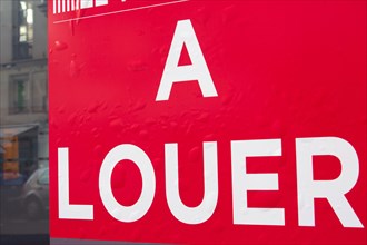Paris, affiche "A louer"