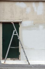 Paris, stepladder in front of a facade
