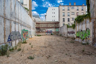 Paris, available plot, before construction