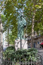 Paris, Boulevard Raspail, statue d'Honoré de Balzac par Auguste Rodin,