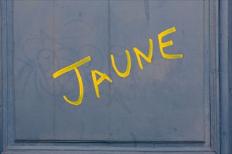 Rouen (Seine Maritime), inscription "Jaune" ('yellow' in French)