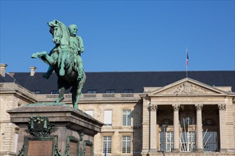 Rouen (Seine Maritime), Hôtel de Ville and equestrian statue of Napoléon