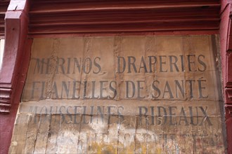 Rouen (Seine Maritime), anciennes inscriptions de commerce et graffitis