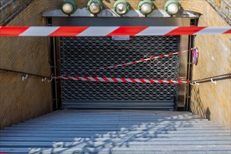 Paris, Pasteur metro station closed on strike day