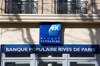 Paris, enseigne de la Banque Populaire Rives de Paris