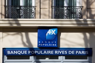 Paris, enseigne de la Banque Populaire Rives de Paris