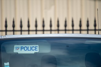 Paris, pare-brise d’un véhicule de Police