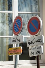 Paris, panneaux de stationnement interdit pour travaux