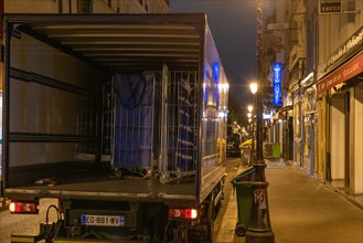 Paris, camion de livraison