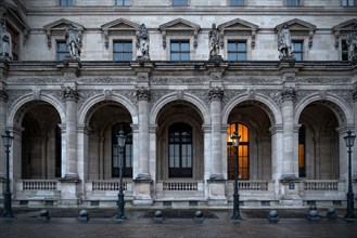 Paris, musée du Louvre closed to prevent spread of coronavirus