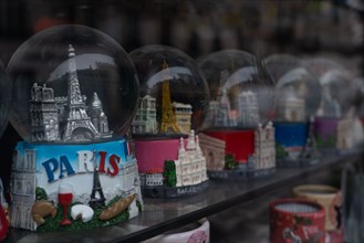 Paris, magasin fermé pour cause d’épidémie de coronavirus
