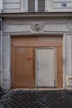 Paris, carriage door during renovation work