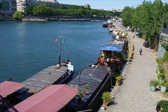 Paris, la Seine et des quais depuis le pont de Bir-Hakeim