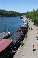 Paris, la Seine et des quais depuis le pont de Bir-Hakeim