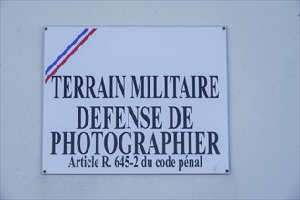 French sign that reads: 'Military land, No trespassing'