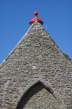 Chapelle de la Pointe Saint-Mathieu et couronnement du phare Saint-Mathieu, Finistère nord
