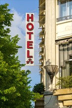 Enseigne d'hôtel à Reims