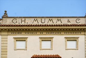 Reims, façade de la maison de champagne G.H. Mumm & Co