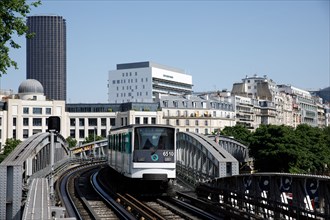 Sation de métro Sèvres-Lecourbe, Paris