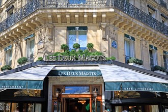Paris, brasserie "Les Deux Magots"