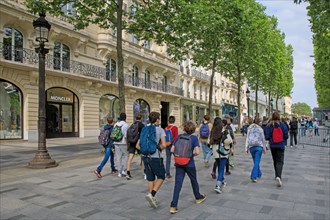 Avenue des Champs Élysées, Paris