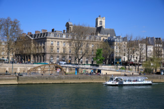Paris, quai de l'Hôtel de Ville