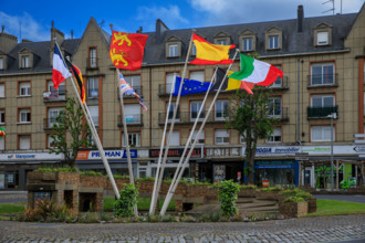 france, région Normandie, Orne, Flers, place du général de Gaulle, carefour giratoire avec