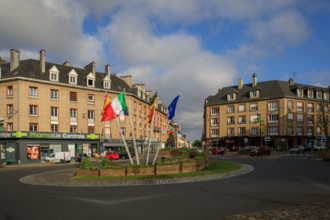 france, région Normandie, Orne, Flers, place du général de Gaulle, carefour giratoire avec