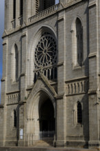 france, région Normandie, Orne, Flers, plavce de Dr Vayssières, église saint Germain,