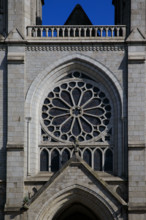 france, région Normandie, Orne, Flers, plavce de Dr Vayssières, église saint Germain,