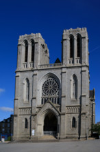 france, région Normandie, Orne, Flers, plavce de Dr Vayssières, église saint Germain,