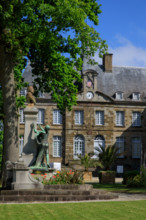 france, région Normandie, Orne, Flers, parc du chateau-musée, ancien hotel de ville,?monument aux