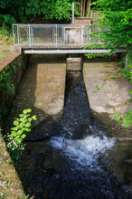 france, région Normandie, Orne, Flers, rue simmons, Bains douches numeriques, facade et jardin