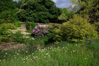 france, région Normandie, Orne, Flers, rue simmons, Bains douches numeriques, facade et jardin