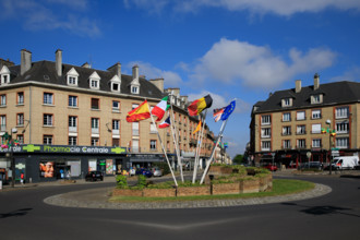 france, région Normandie, Orne, Flers, place du général de Gaulle, carefour giratoire avec