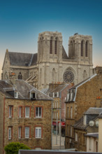 france, région Normandie, Orne, Flers,église saint Germain, vue au dessus des toits,  depuis la rue