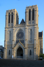 france, région Normandie, Orne, Flers, plavce de Dr Vayssières, église saint Germain,