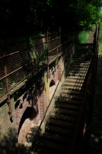 france, région Hauts de france, Somme, Ault, porte du moulinet et escaliers vers les hauteurs de la