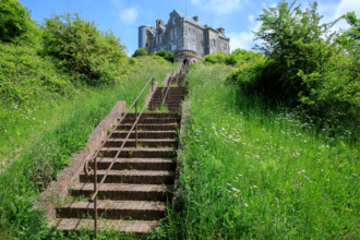 france, région Hauts de france, Somme, Ault, porte du moulinet et escaliers vers les hauteurs de la