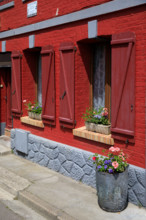 france, région Hauts de france, Somme, Ault, rue des fonts benits, facades