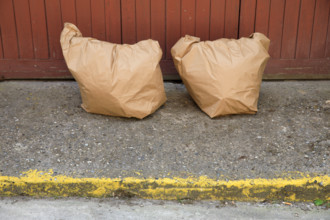 france, région Hauts de france, Somme, Ault, sacs pour dechets verts,