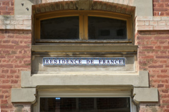 france, région Hauts de france, Somme, Ault, rue des fonts benits, facades