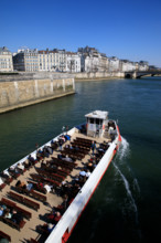 Paris, péniche sur la Seine