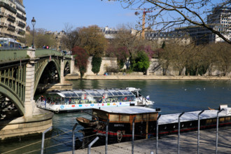 Paris, quai Saint-Bernard