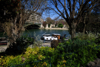 Paris, quai Saint-Bernard